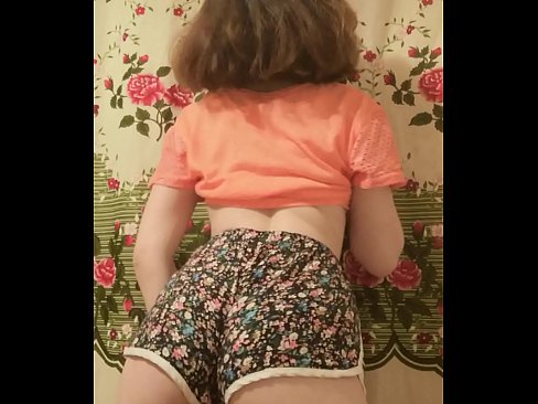 ❤️ Keçika ciwan a seksî li ber kamerayê kurtanên xwe ji xwe dike ❤❌ Porno li me ❌️